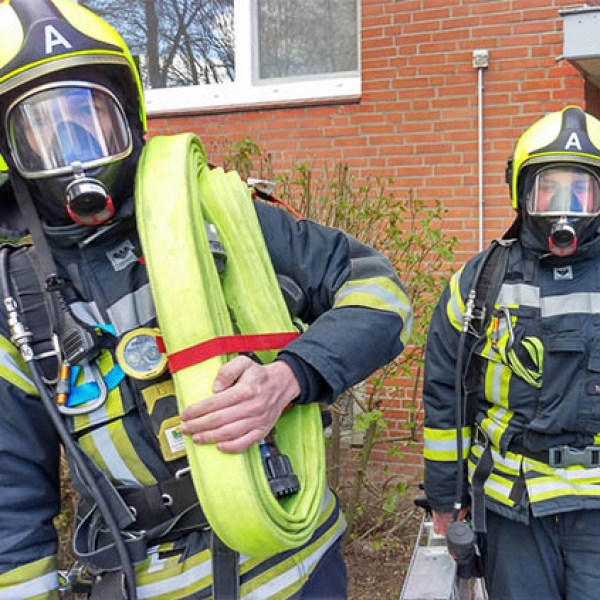 Härtetest bestanden - neue Schutzkleidung hält was sie verspricht